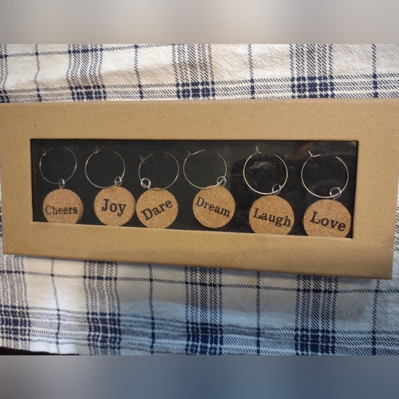 6 piece wine charm set NWOT - Picture 2 of 4